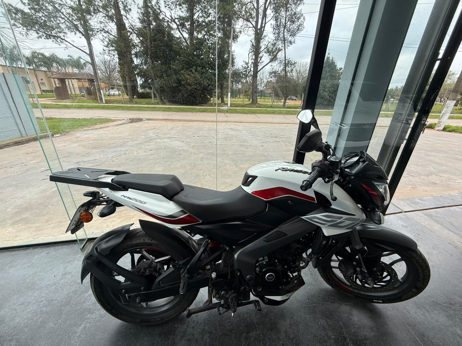 BAJAJ ROUSER NS 200